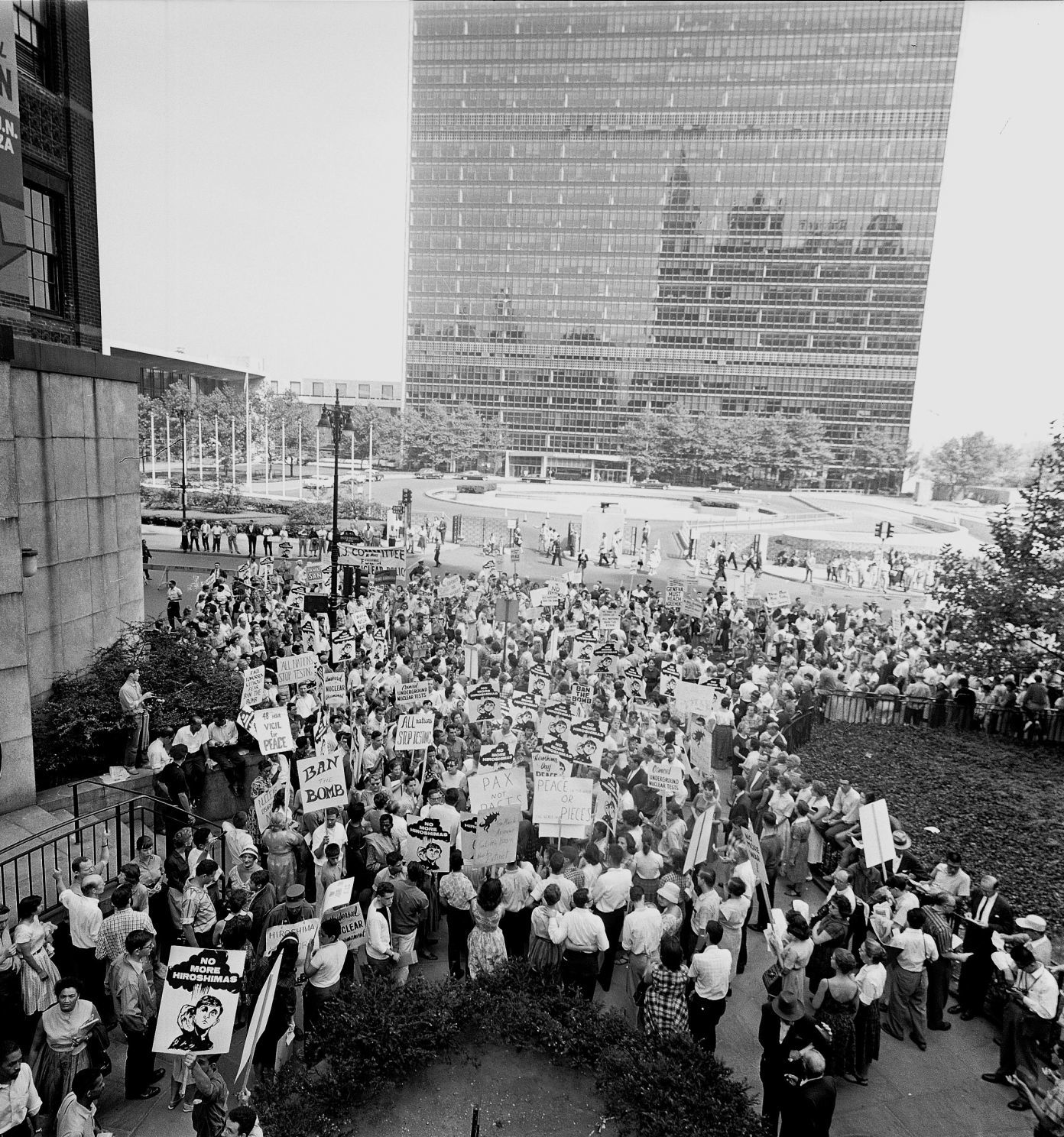 1960: ANTINUCLEAR PROTEST